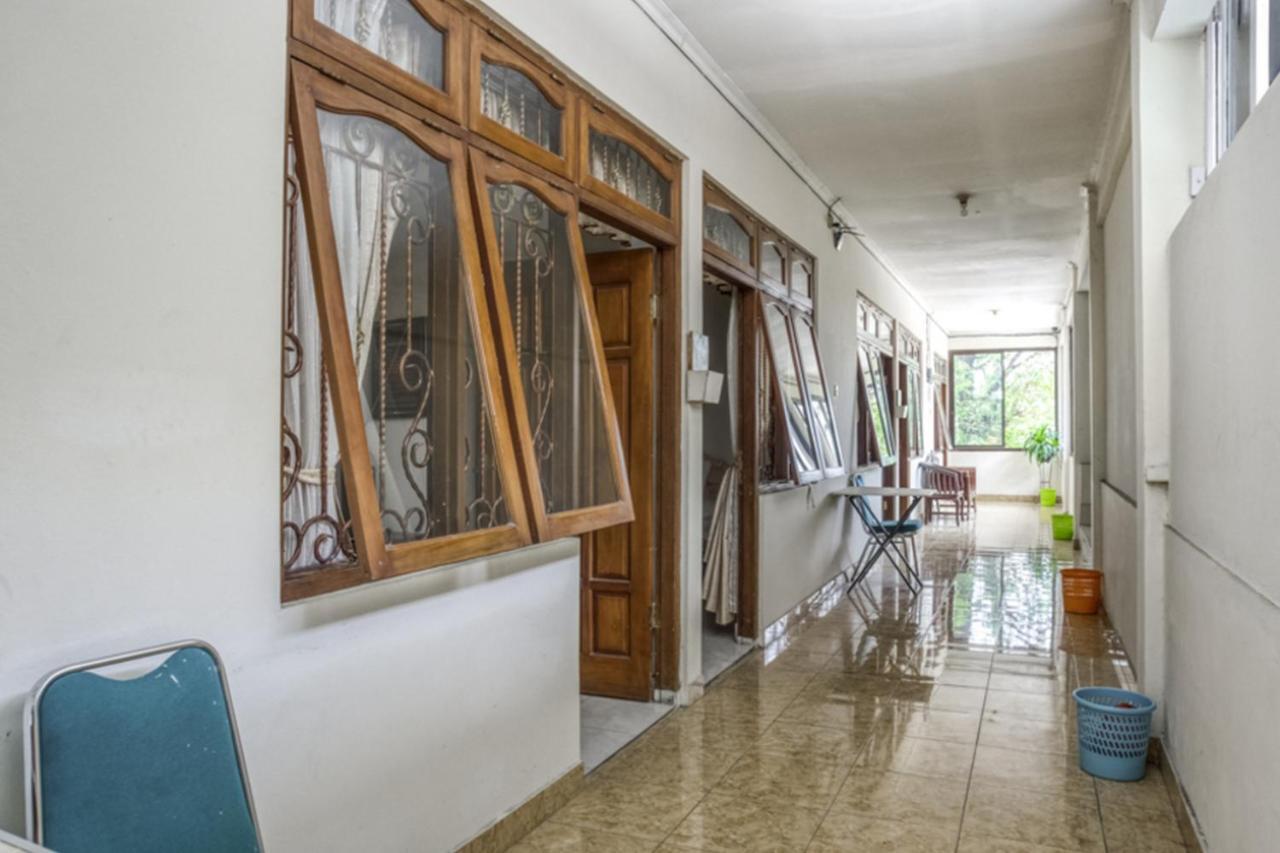 Hotel Reddoorz Syariah @ Raya Tajem Maguwo Kalasan Exterior foto